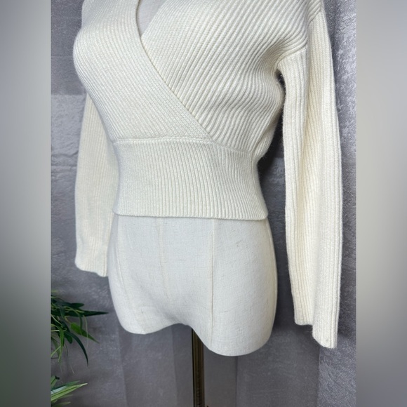 Love, Bonito Women’s Crop Ribbed Wrap Knit V-Neck Sweater in Ivory Sz US 2 - Picture 4 of 9